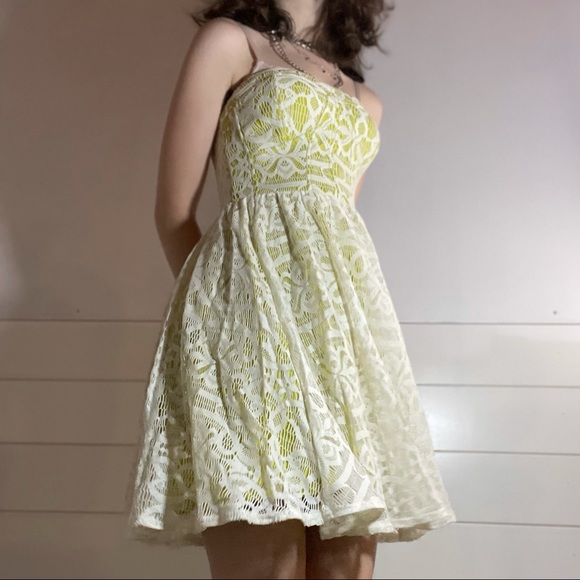 Green and lace party dress - Picture 1 of 12